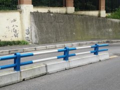 道路护栏厂家